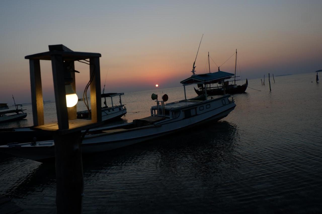 Mangrove Inn カリムンジャワ エクステリア 写真