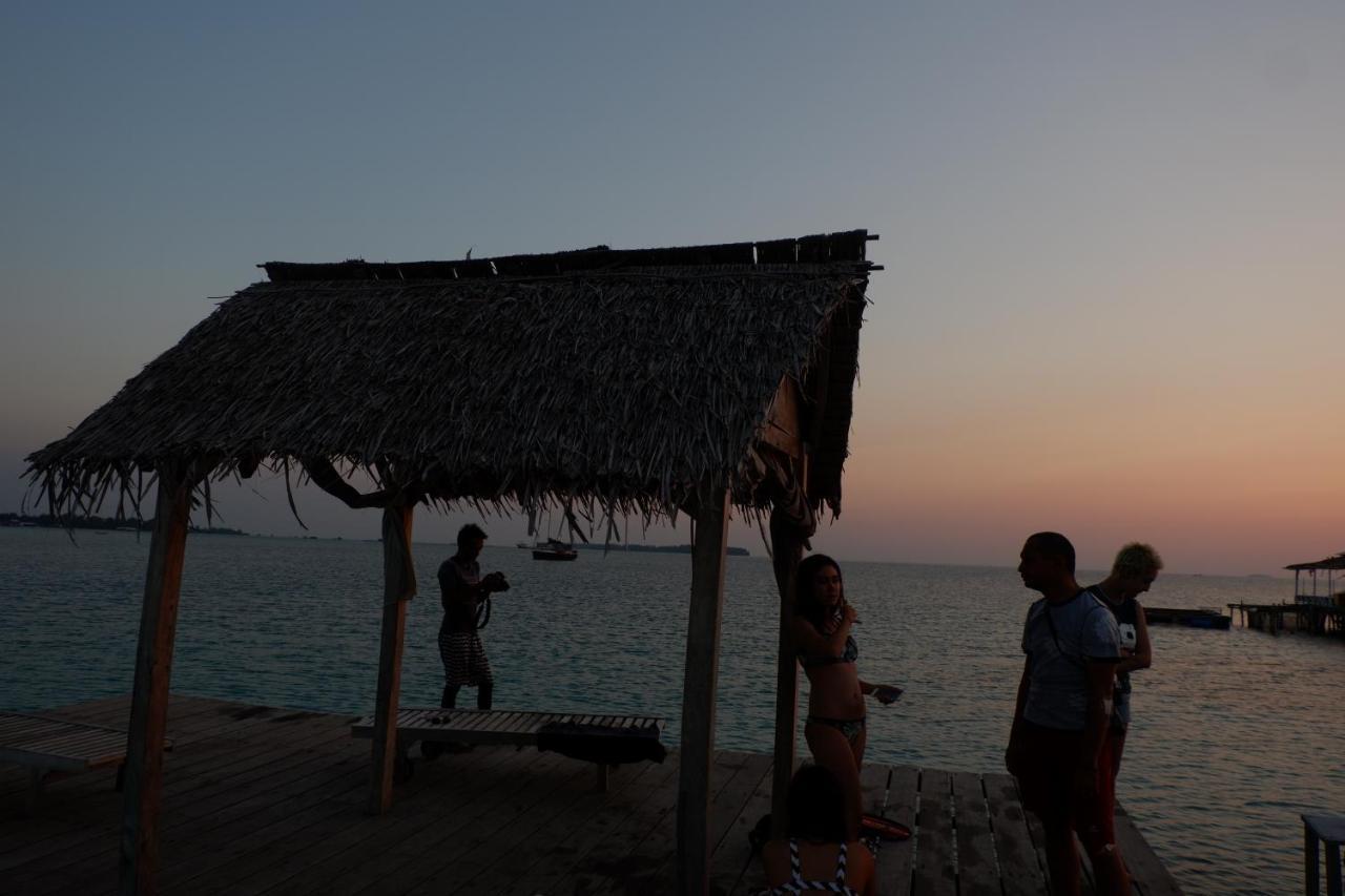 Mangrove Inn カリムンジャワ エクステリア 写真