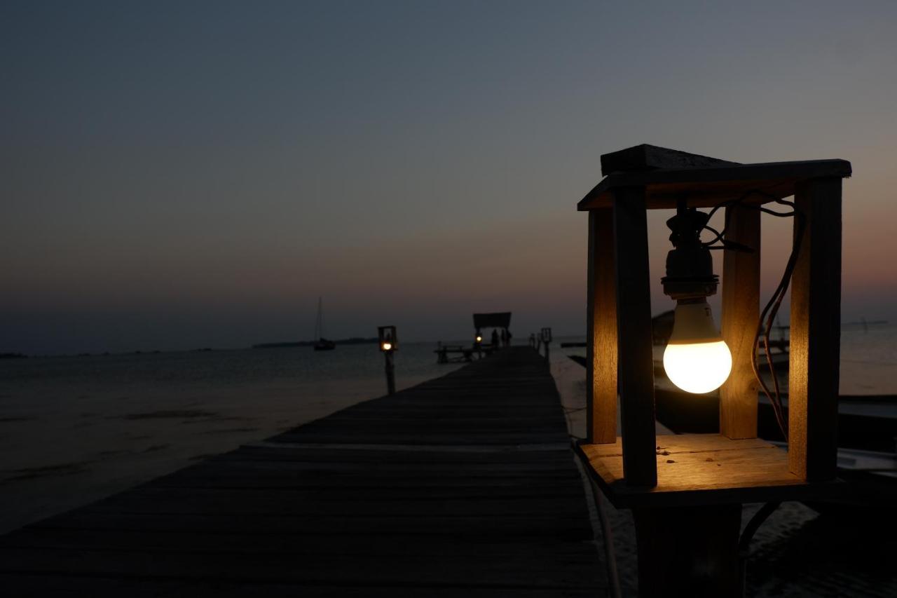 Mangrove Inn カリムンジャワ エクステリア 写真