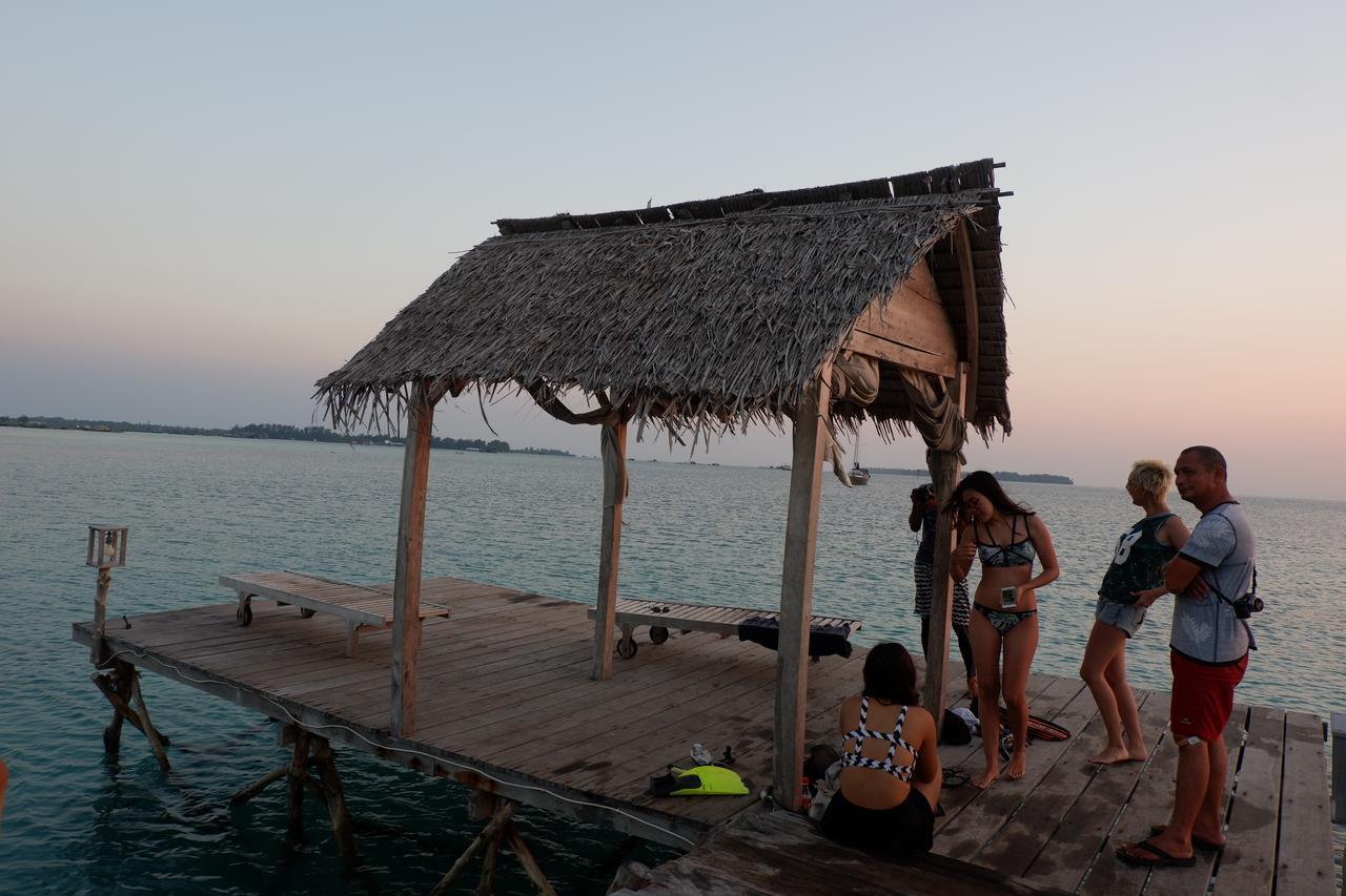 Mangrove Inn カリムンジャワ エクステリア 写真